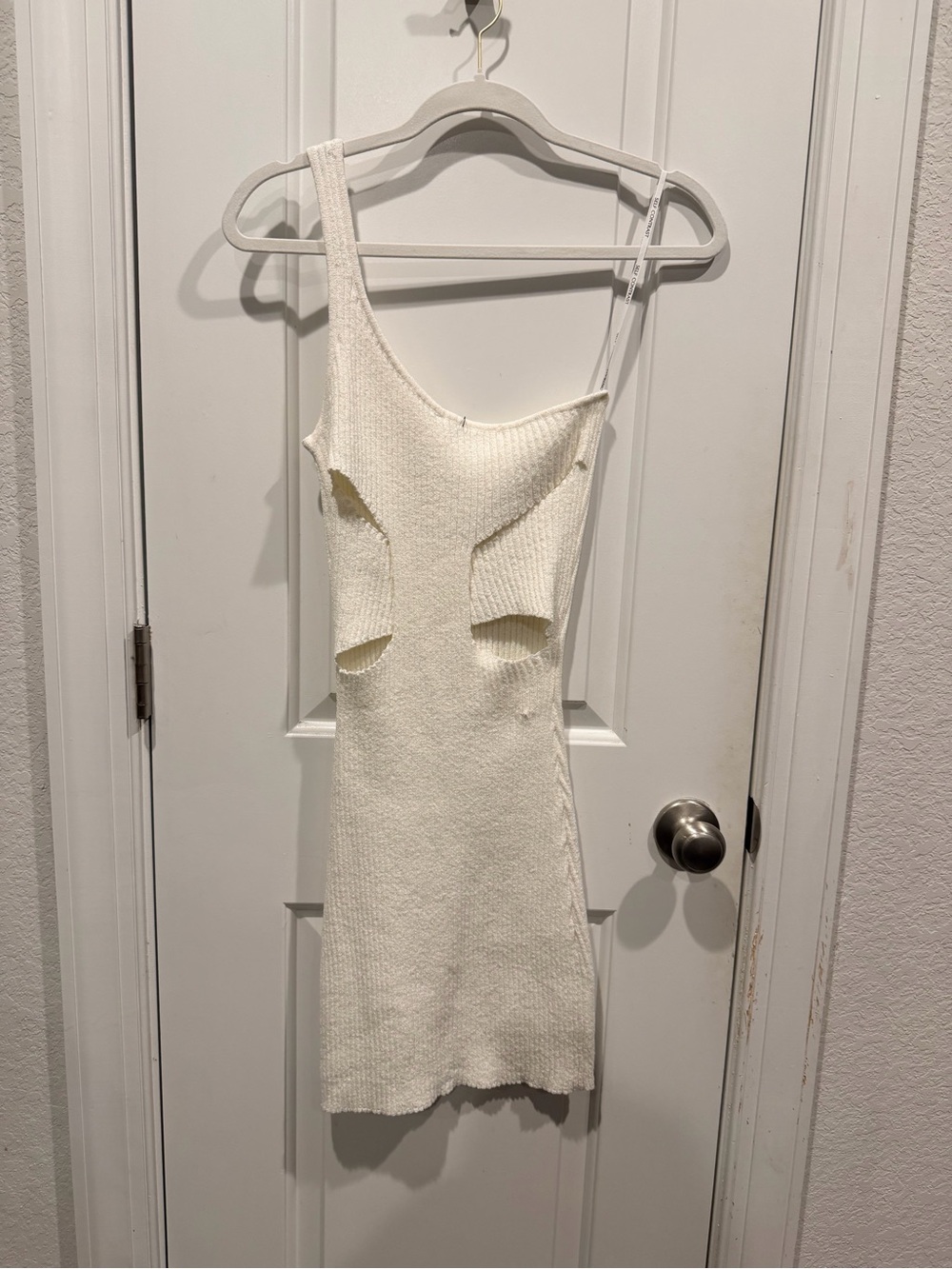 One-Shoulder Cream Knit Dress — Sleek Asymmetric Silhouette - Picture 2 of 4